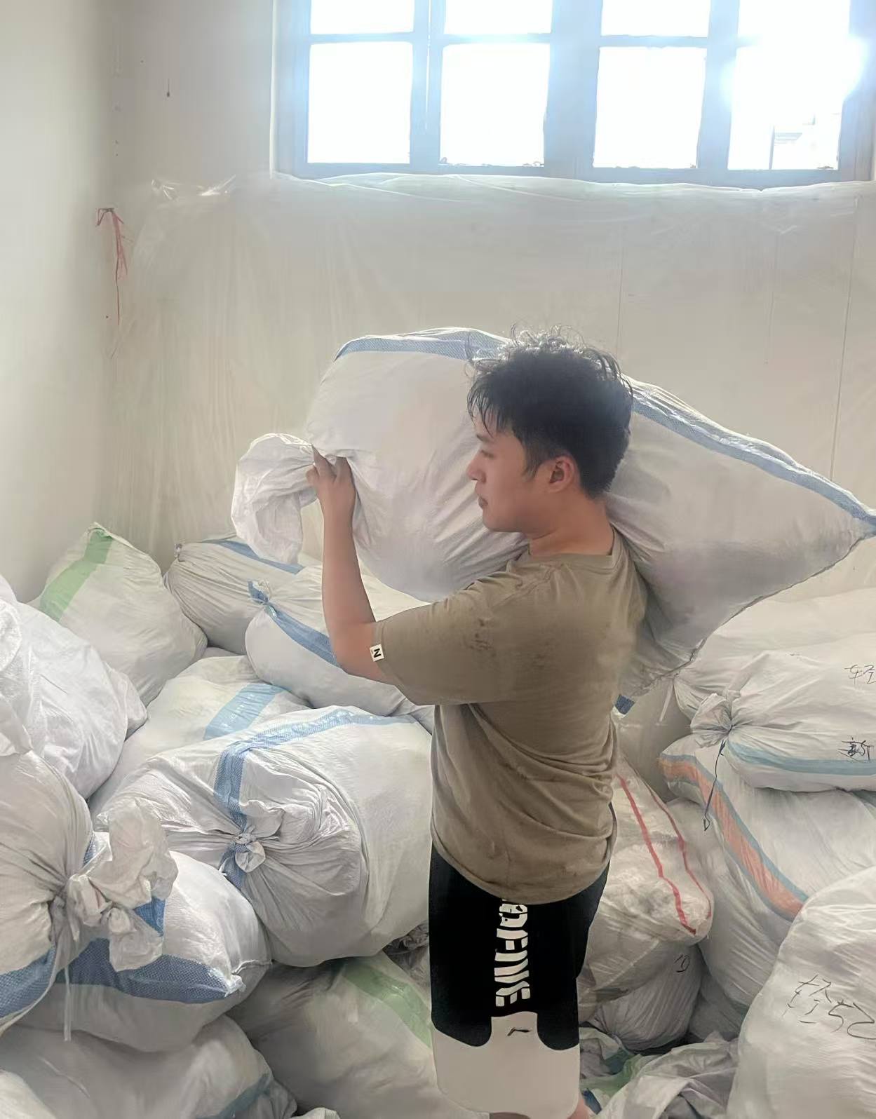史忠坦工作照3.jpg